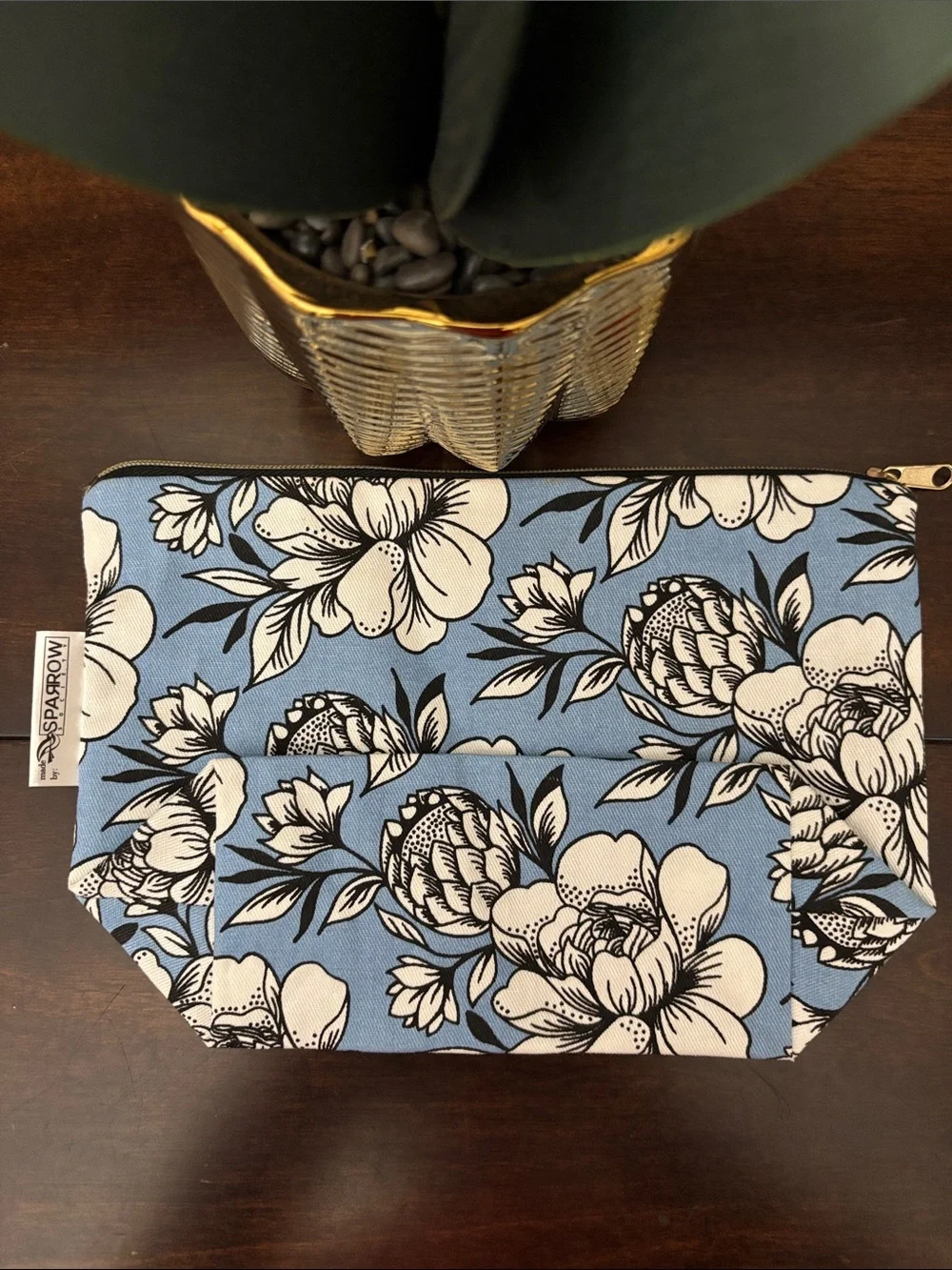 Elizabeth Arden Blue and Cream Floral Cosmetic Pouch